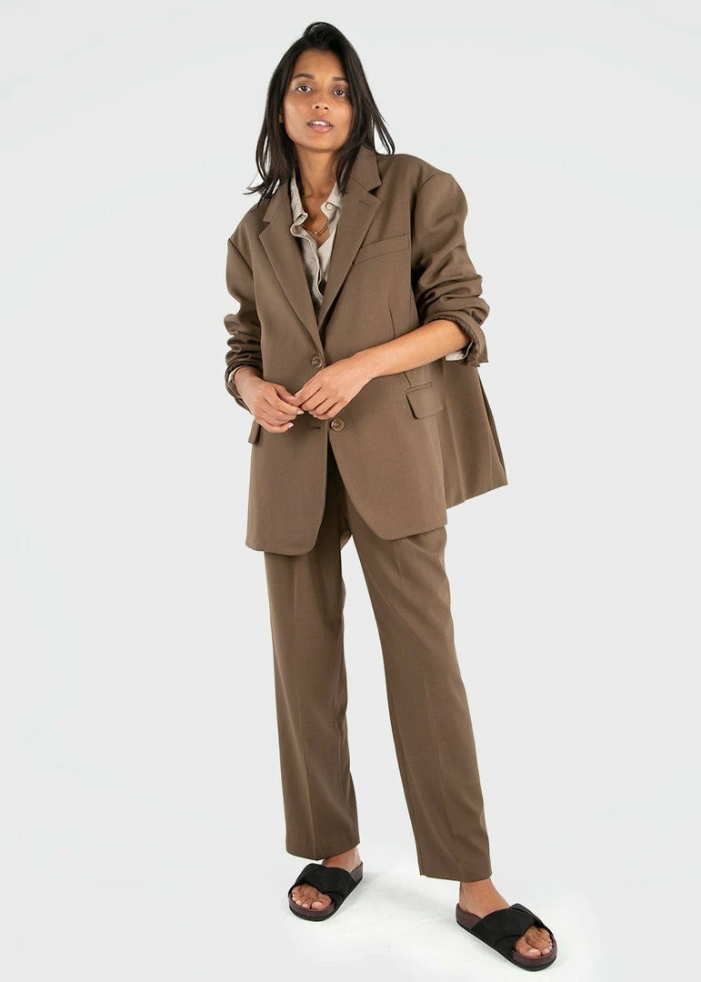 Hot Sale βοΈ The Frankie Shop Bea Pleated Suit Pants - Chocolate π₯° 5 The Frankie Shop Bea Pleated Suit Pants - Chocolate