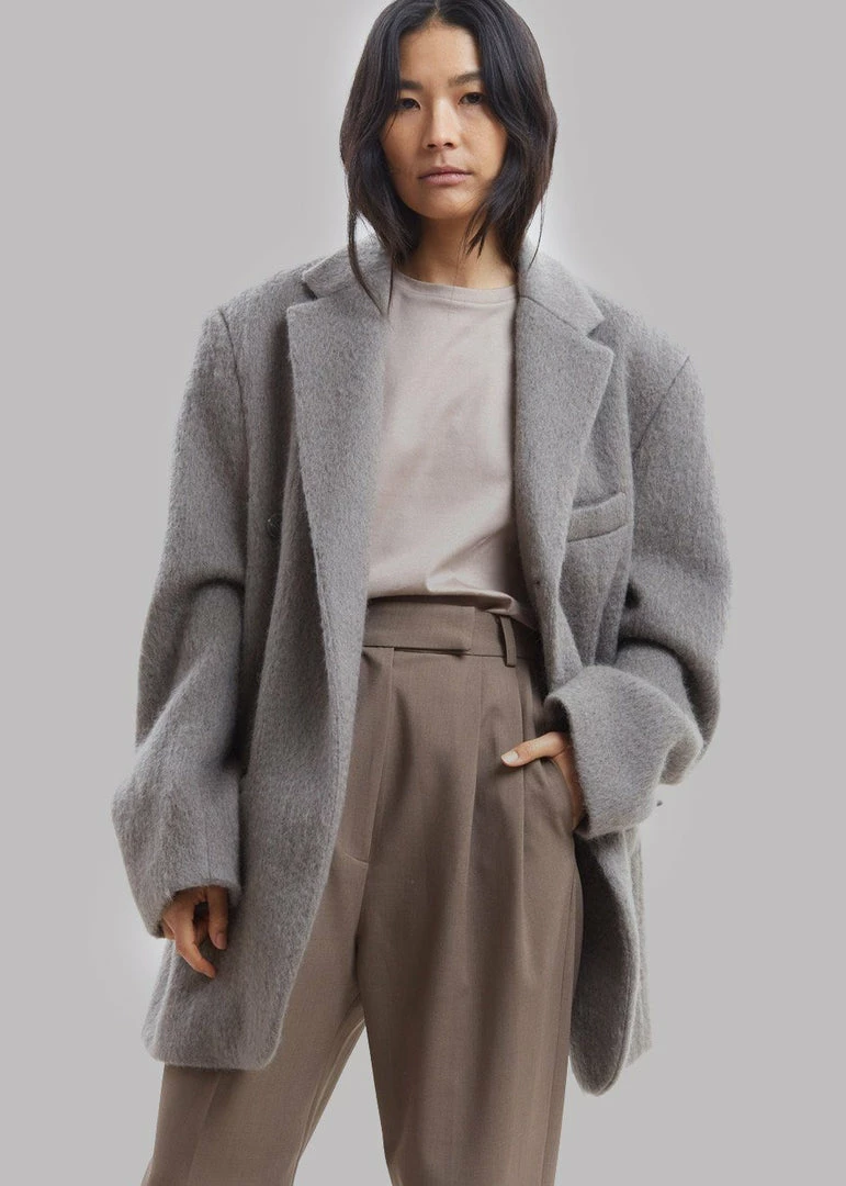 Best Sale π₯° The Frankie Shop CLOTHING Mabel Fuzzy Oversized Blazer - Mink π 4 The Frankie Shop CLOTHING Mabel Fuzzy Oversized Blazer - Mink