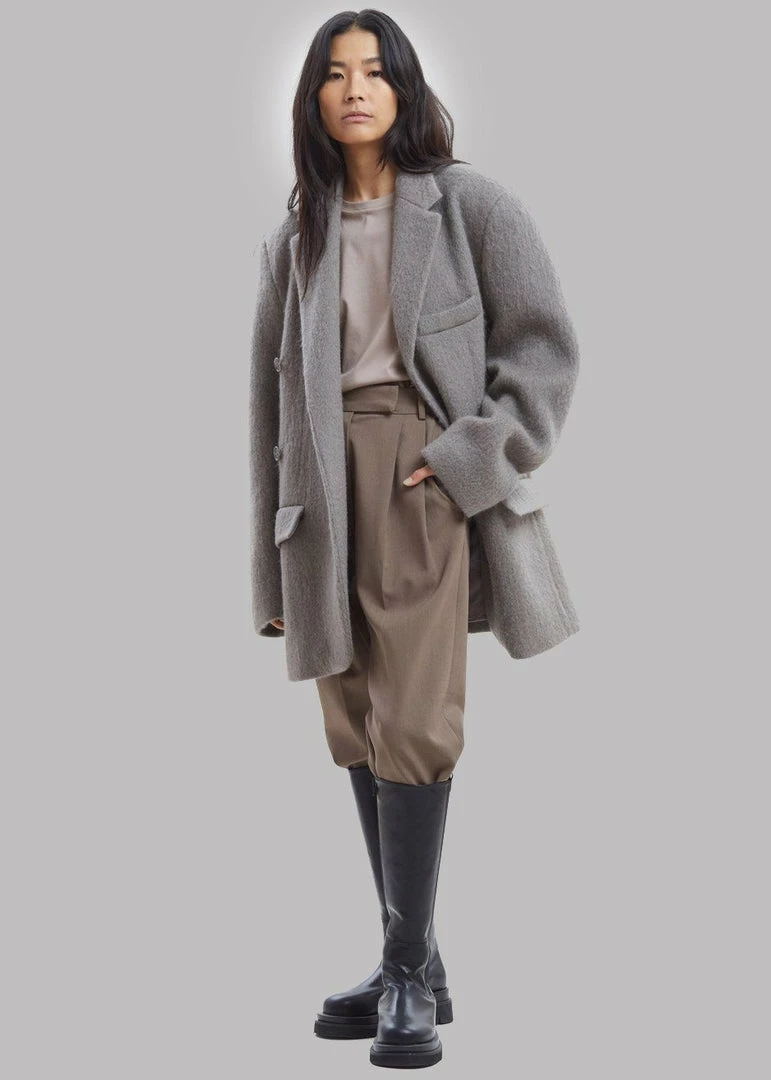 Best Sale π₯° The Frankie Shop CLOTHING Mabel Fuzzy Oversized Blazer - Mink π 6 The Frankie Shop CLOTHING Mabel Fuzzy Oversized Blazer - Mink