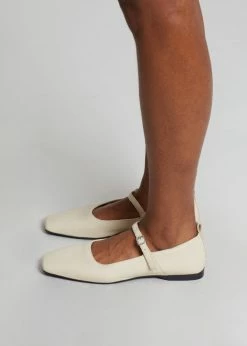 SHOES Vagabond Delia Strap Flats - Off White